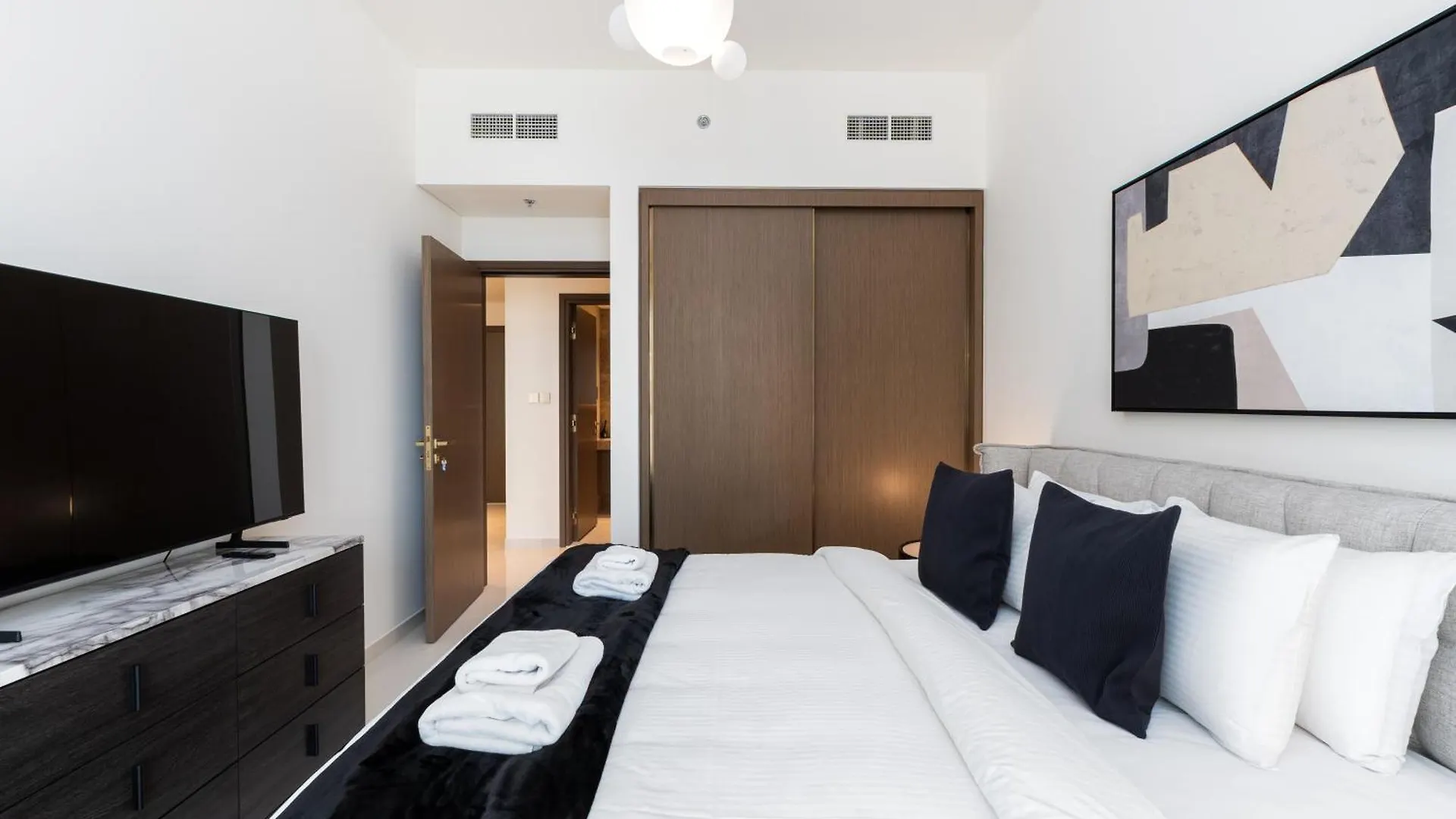Апартаменты Grand Bleu, Emaar Beachfront - Mint Stay Дубай ОАЭ