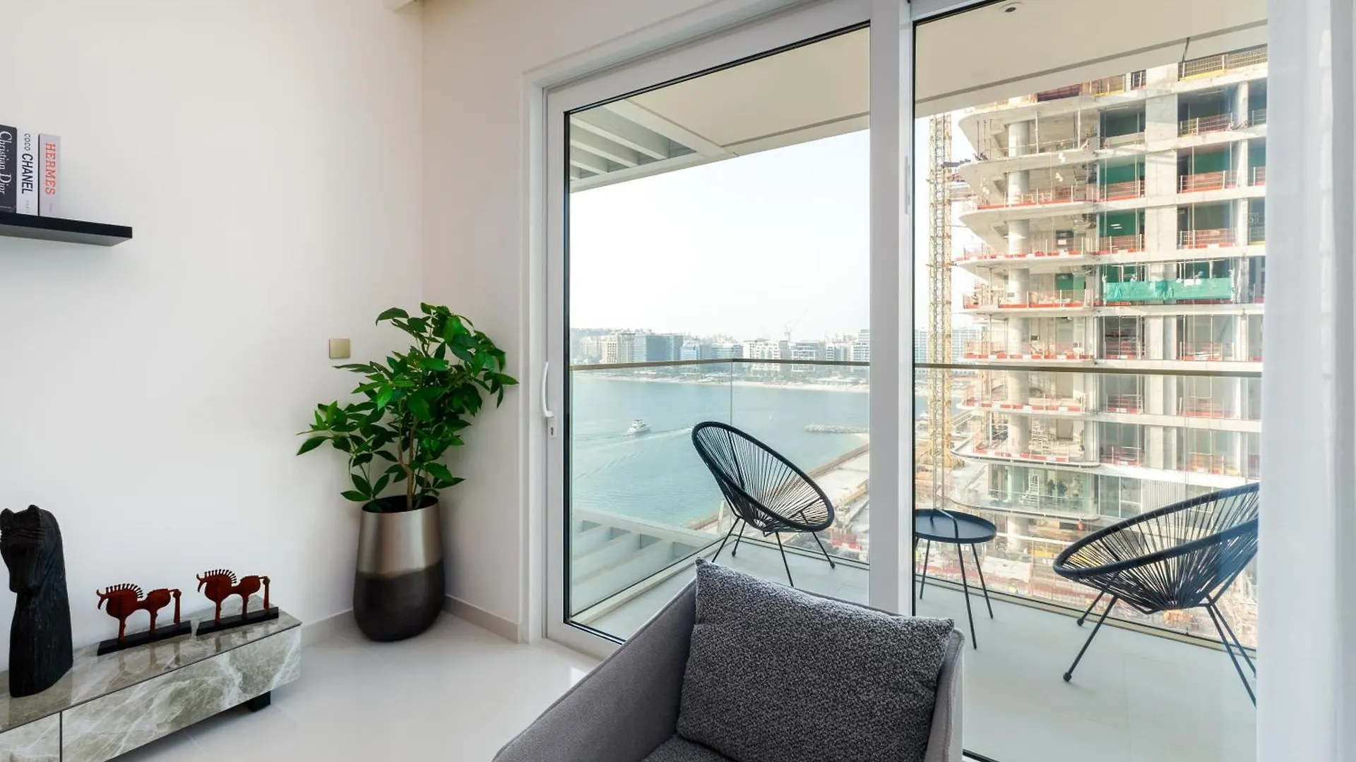 Апартаменты Grand Bleu, Emaar Beachfront - Mint Stay Дубай