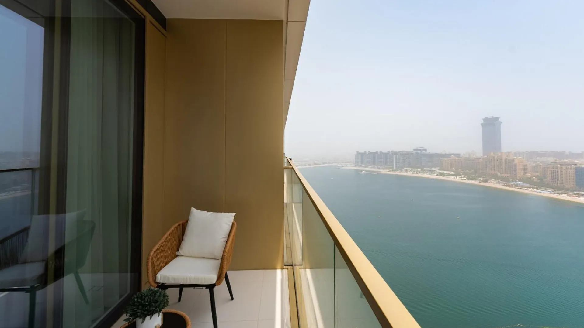 Grand Bleu, Emaar Beachfront - Mint Stay Дубай