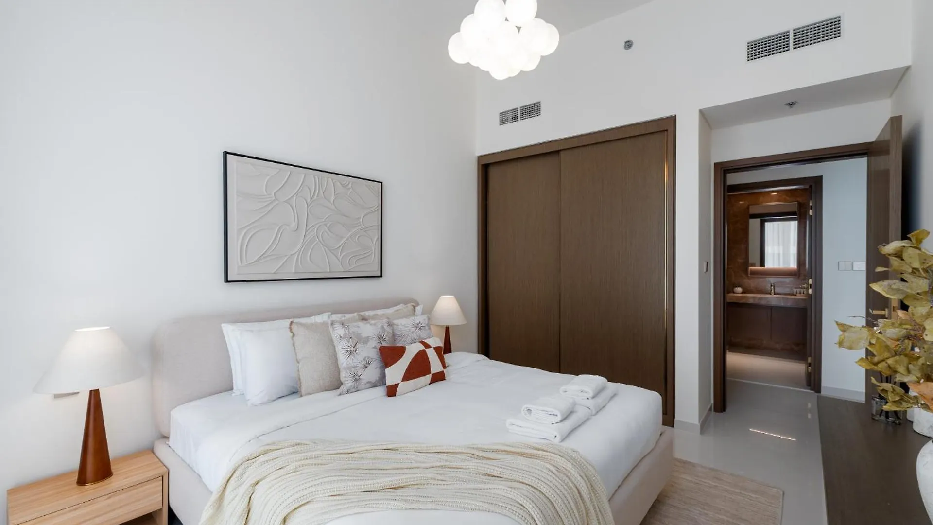 Апартаменты Grand Bleu, Emaar Beachfront - Mint Stay Дубай