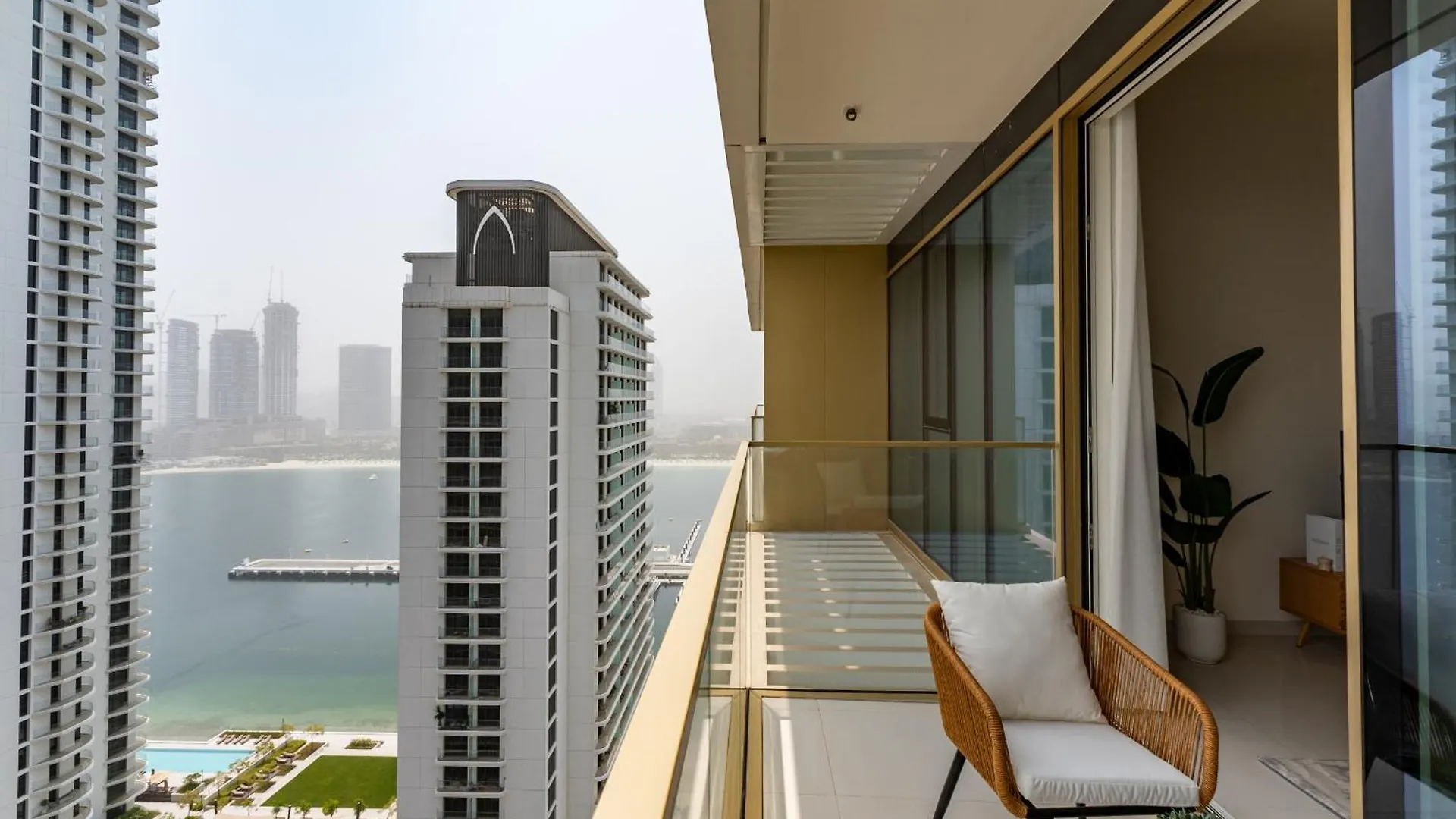 Grand Bleu, Emaar Beachfront - Mint Stay Дубай